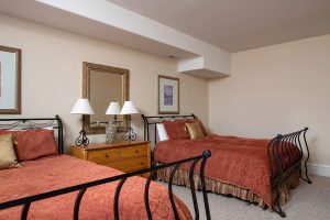 Downstairs Shared Room - Queen Bed [All Meals Included] - Image 2